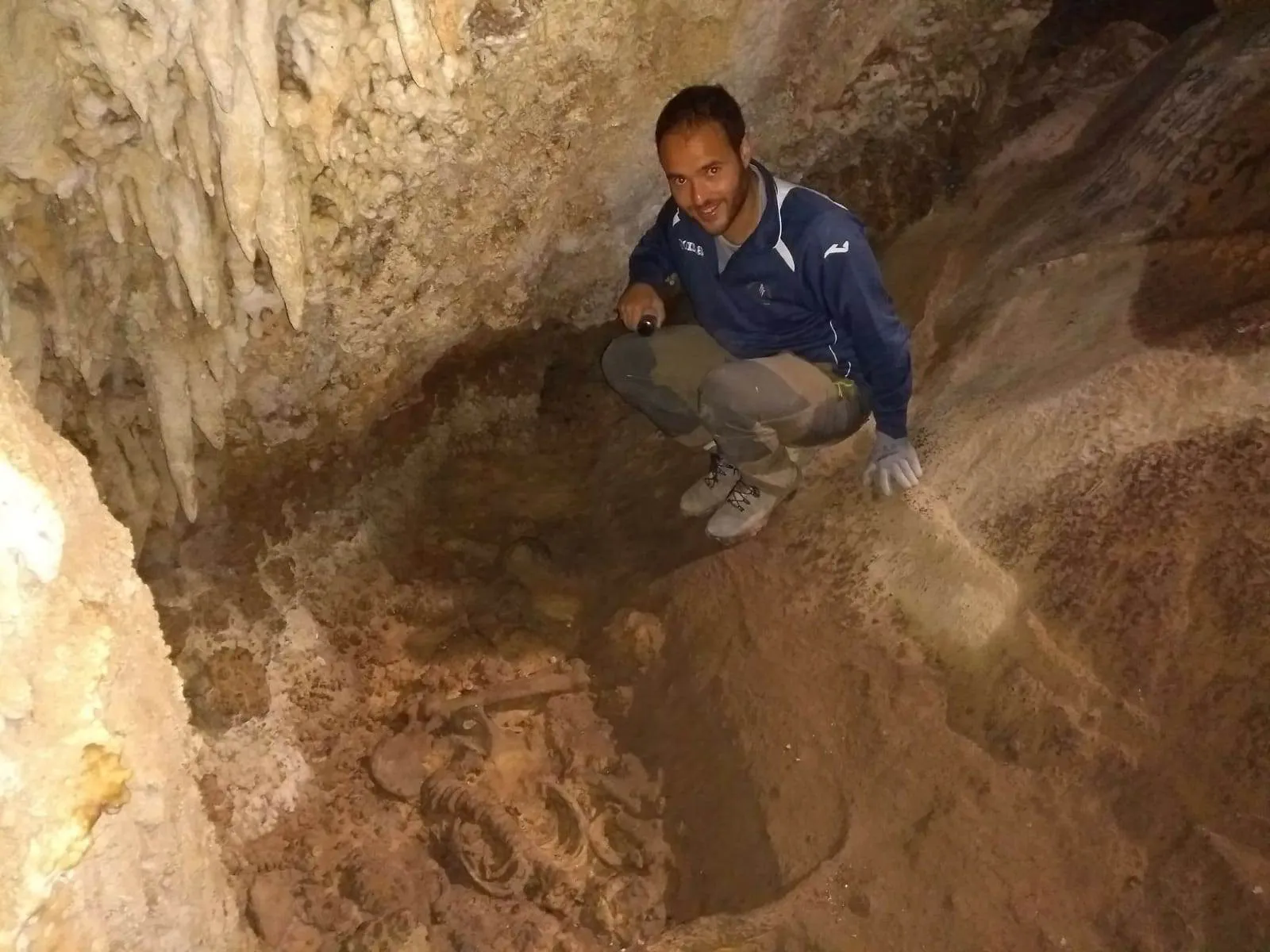 Scientists Discover Europe's Oldest Shoes: 6,000-Year-Old Sandals Woven from Grass - Neolithic burial in Cueva de los Murcielagos